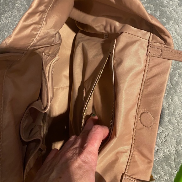 Tory Burch Flower Cluster Tote. Never used. NWT. - Picture 4 of 6